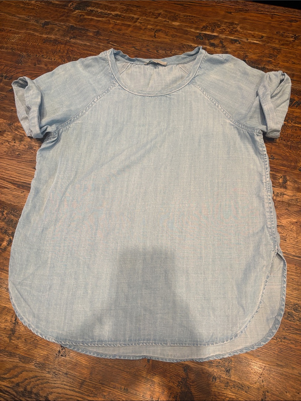 Women’s Light Blue Chambray Short Sleeve Top